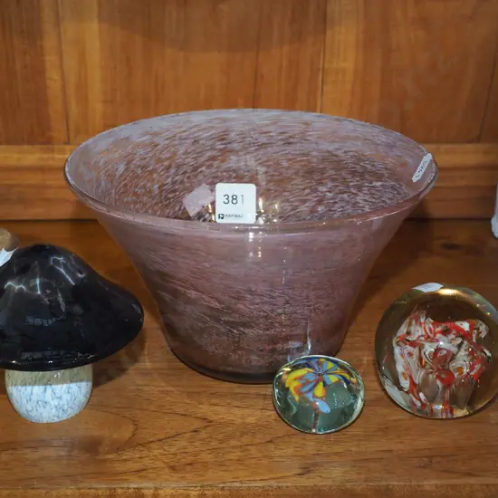 3x glass paperweights, glass bowl H120