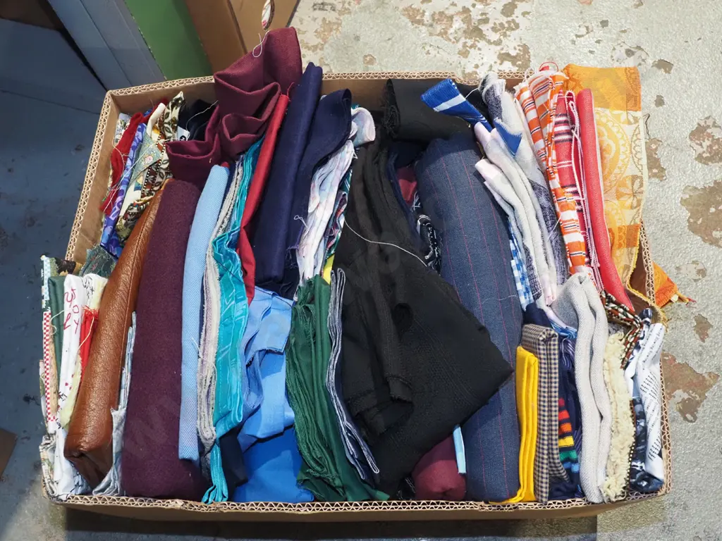 box of fabric pieces Image 1++