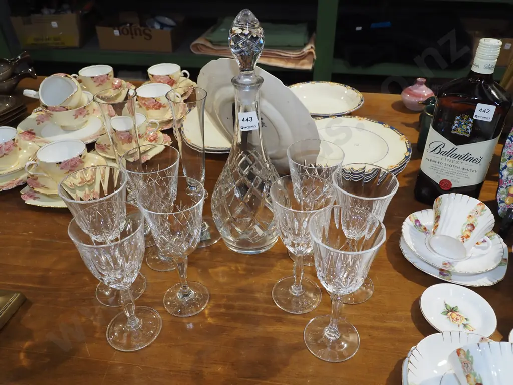 stoppered deanter, 2x champagane flutes, 8x cut crystal glasses Image 1++