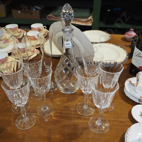 stoppered deanter, 2x champagane flutes, 8x cut crystal glasses
