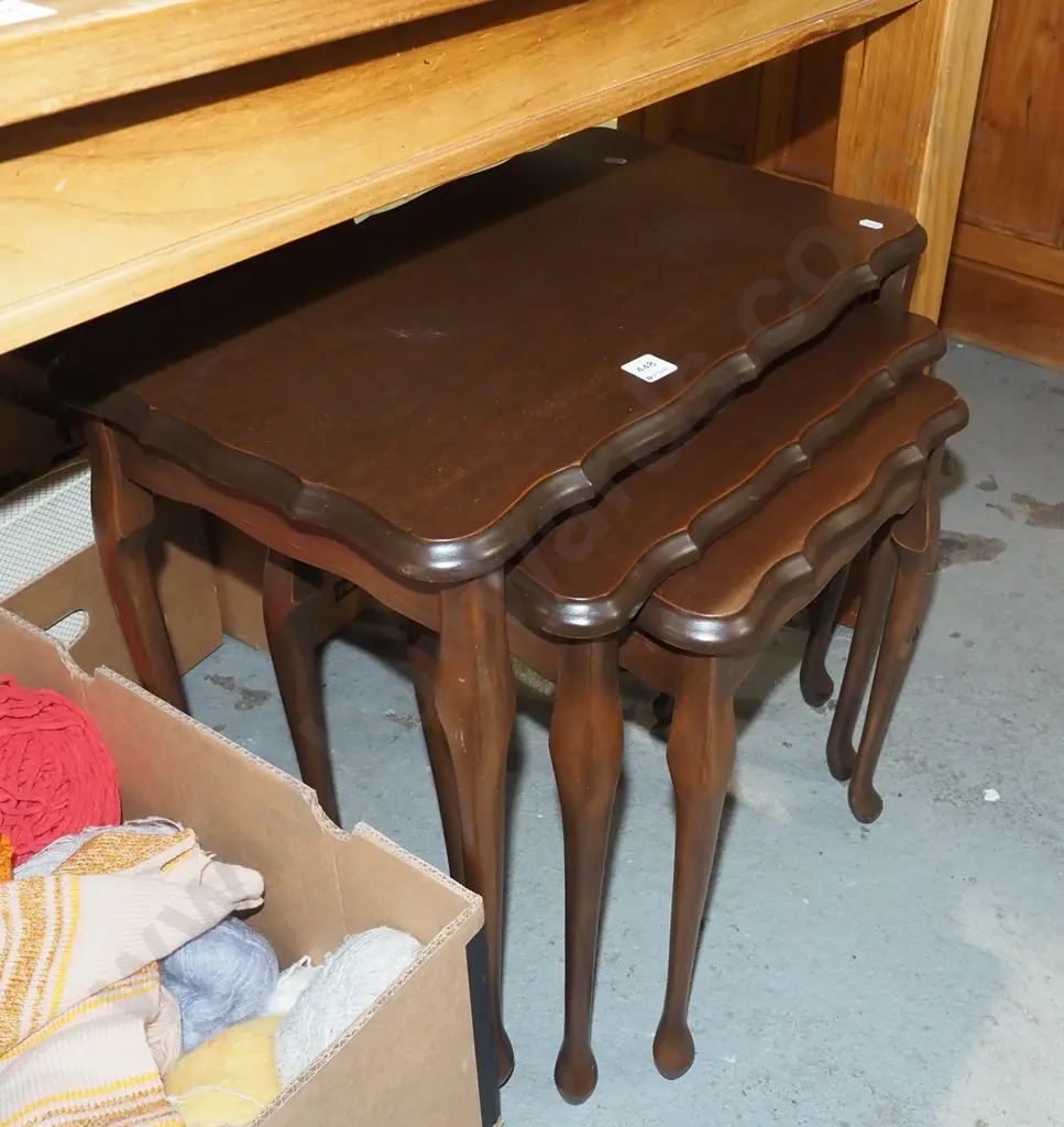 mahogany nest of 3 tables Image 1++
