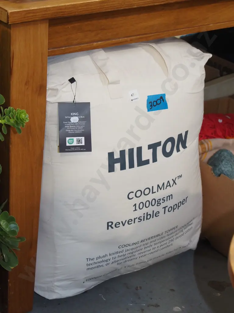 Hilton Coolmax 1000gm bed topper Image 1++