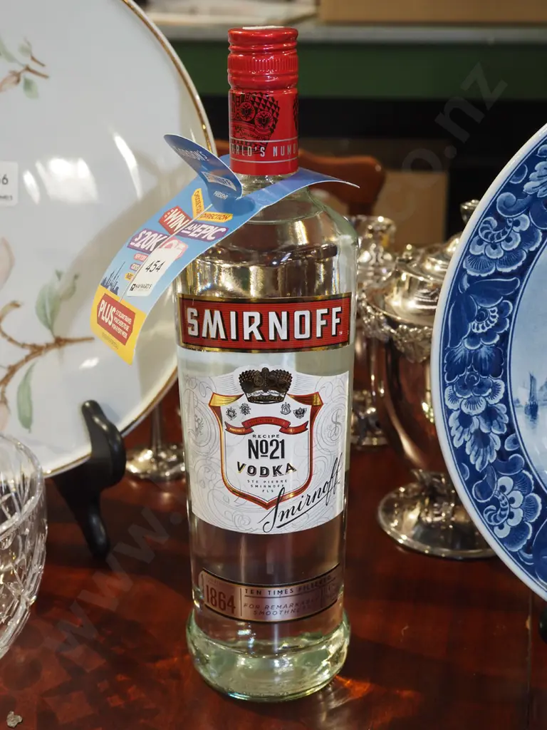 bottle of 1L Smirnoff vodka Image 1++