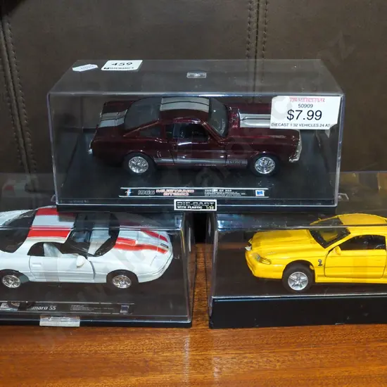 3x cased diecast model vehicles