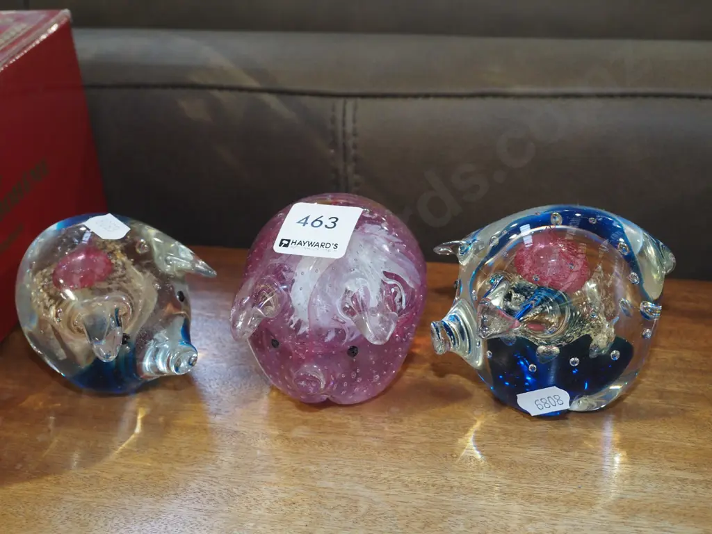 3x studio pottery pig ornaments H70 Image 1++