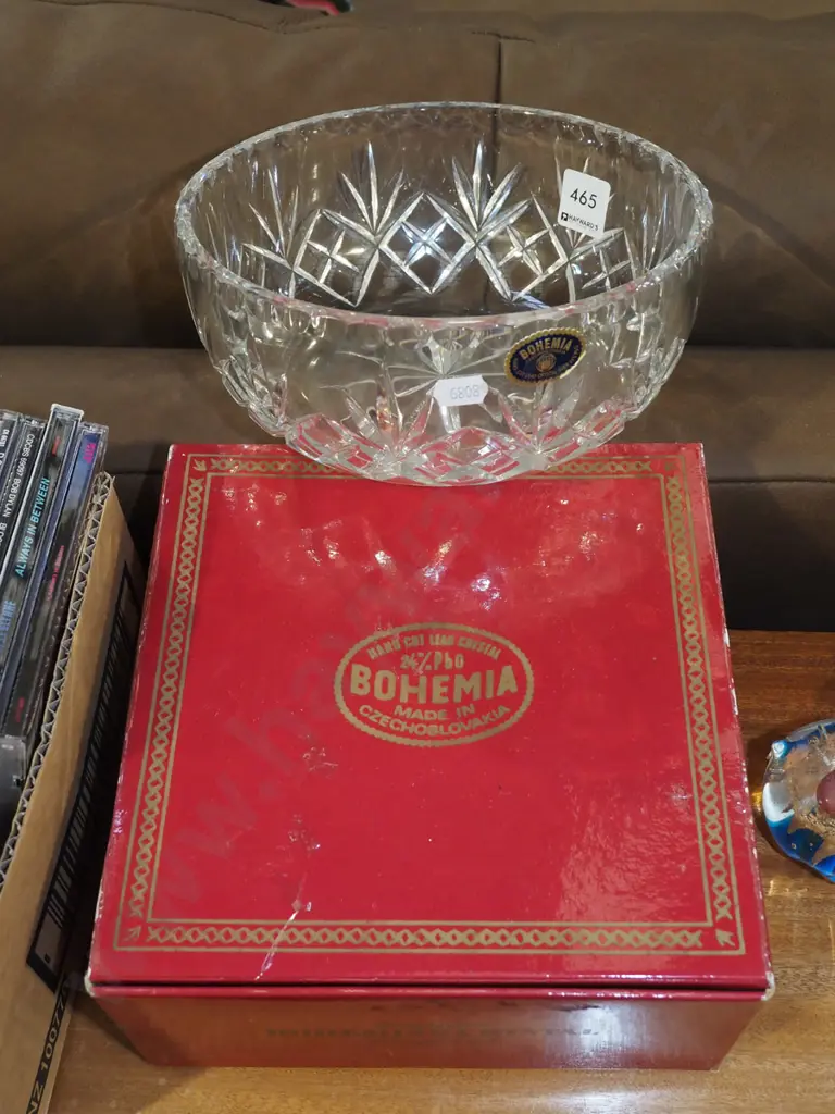 box; Bohemian cut crystal bowl Image 1++