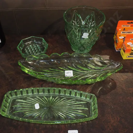depression glass bowls, trays Bowl H130