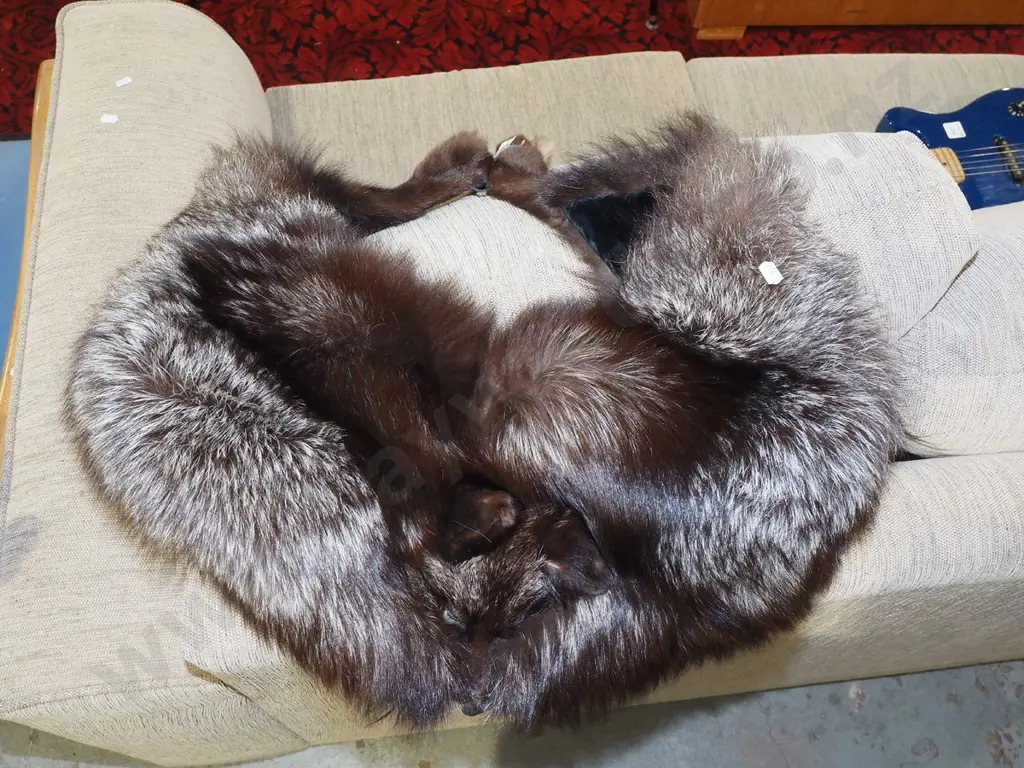 animal fur stole Image 1++