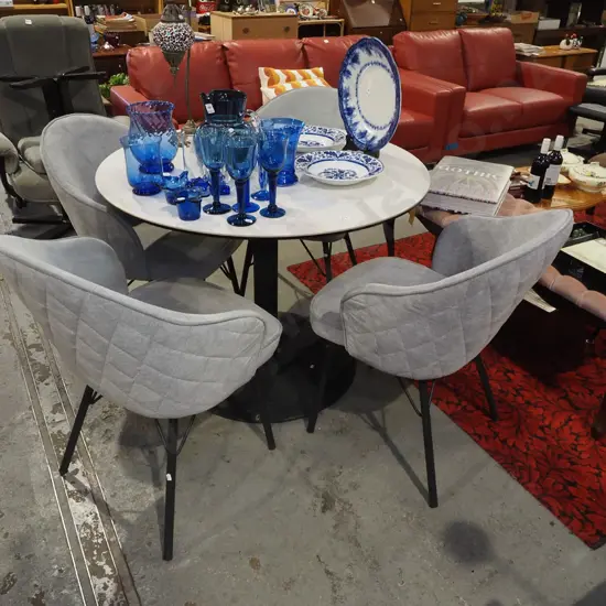 faux marble top pedestal tabel with 4 matching grey/green upholstered dining chairs H750 Diam980