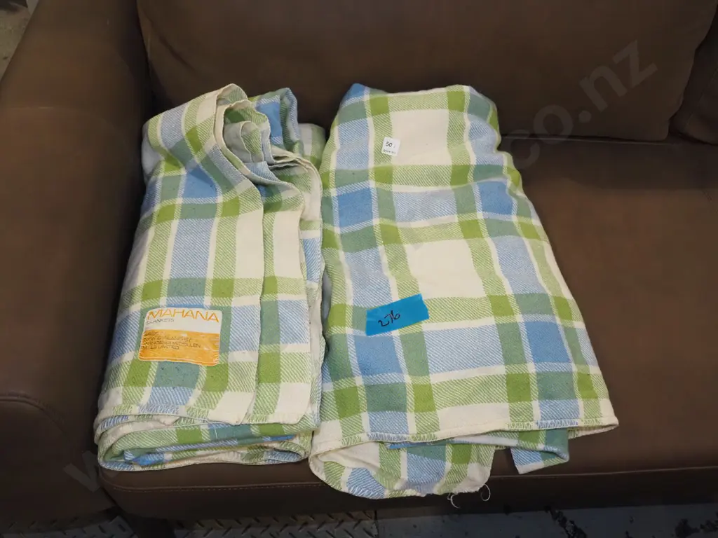 2x checked woollen blankets Image 1++