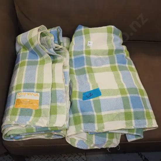2x checked woollen blankets