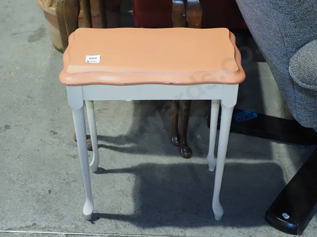 small painted wooden end table Image 1++