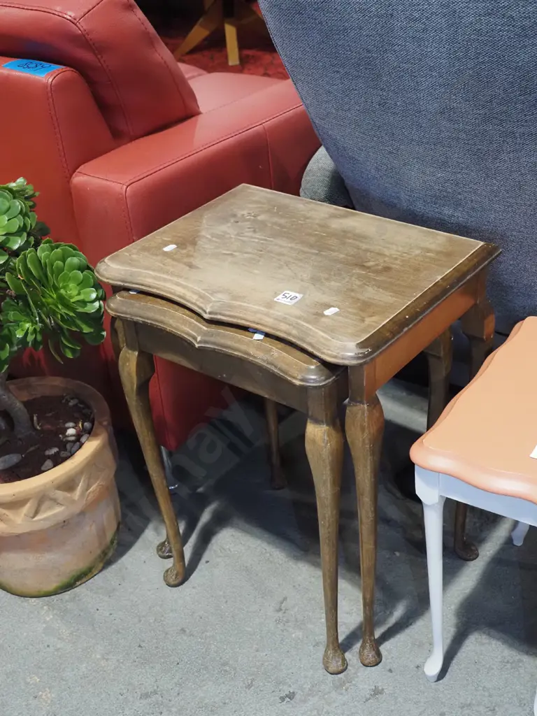 nest of 2 restorer's tables Image 1++