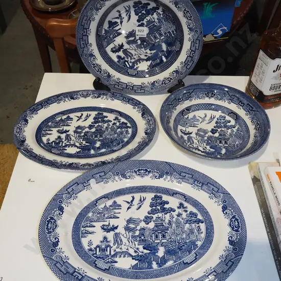 wilow pattern ashets, bowls