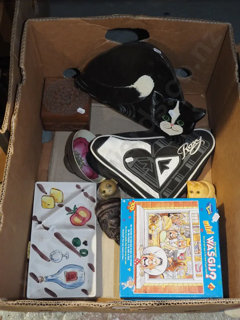 box;mini wasgij puzzles, bowls, wooden cat figurine etc Image 1++
