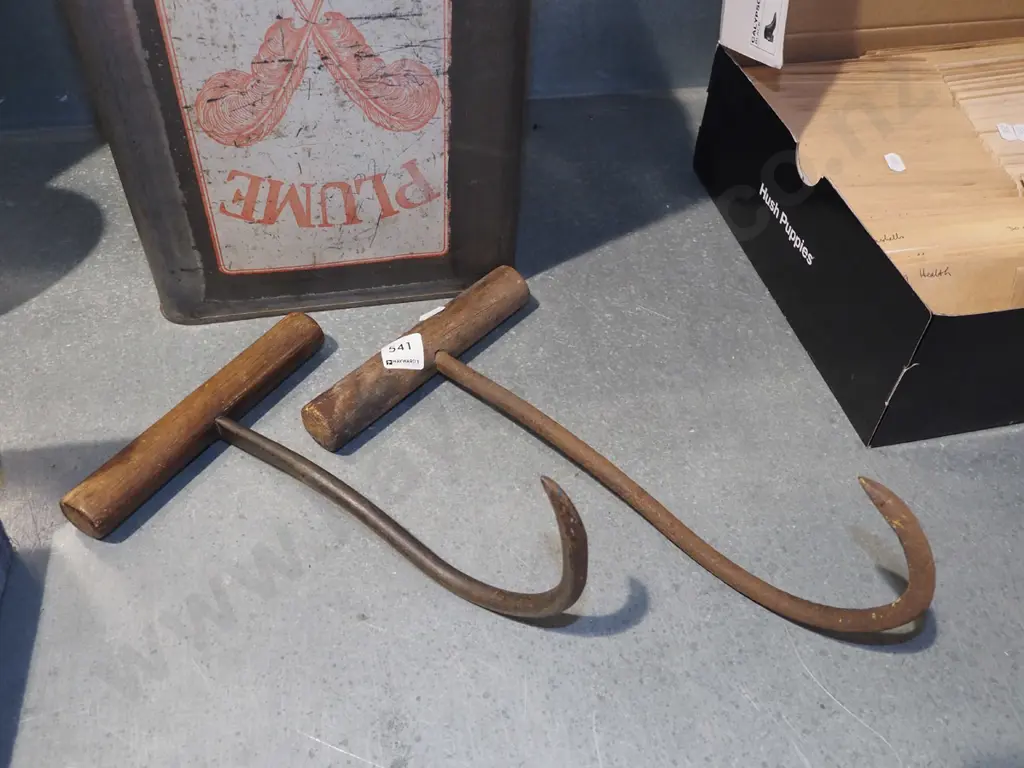 2x bale hooks Image 1++