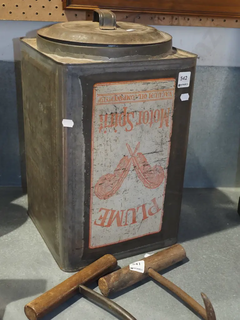 lidded tin with Plume motor spirit branding H420 Image 1++