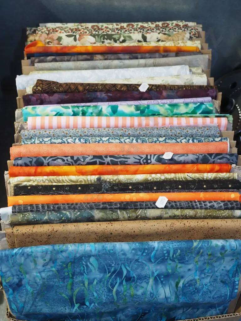 box of fabric pieces Image 1++