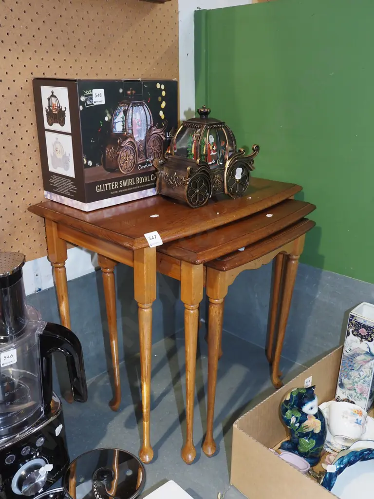 mahogany nest of 3 tables Image 1++