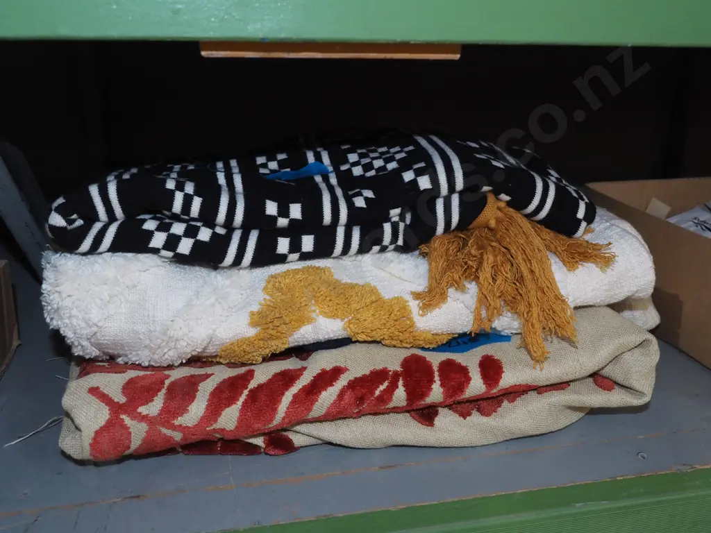 blankets, upholstery fabric Image 1++