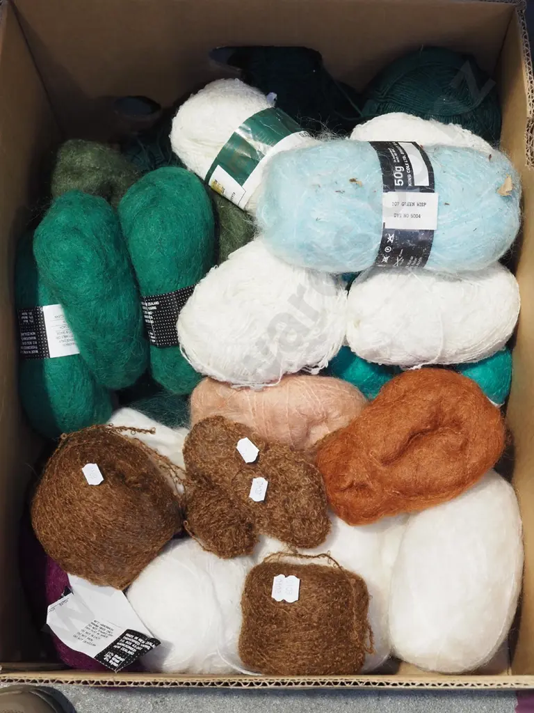 box; knitting yarns Image 1++