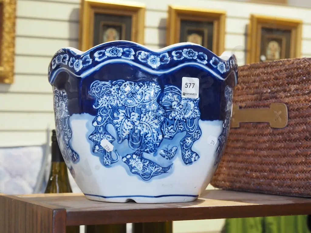 blue and white ceramic garden planter Image 1++