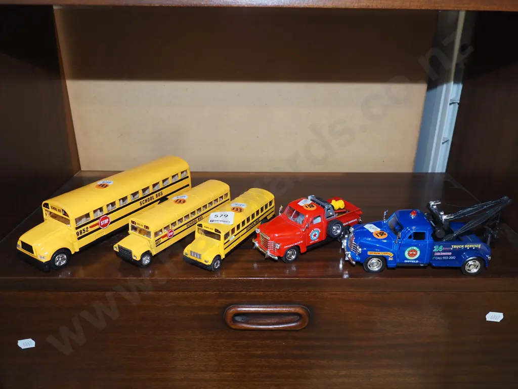 3x diecast model school buses, 2x toy tow trucks Image 1++