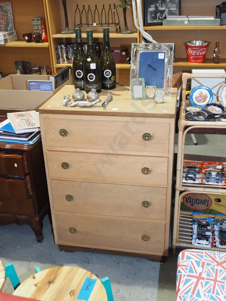 oak 4 drawer chest H830 W595 D390 - split to left hand side Image 1++