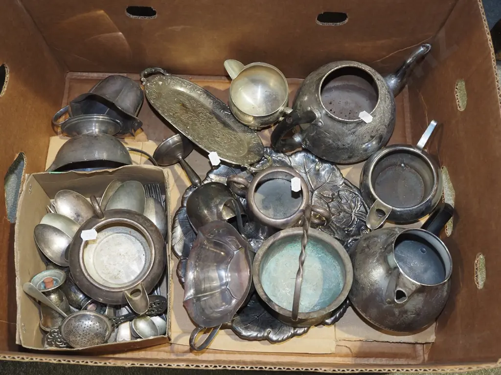 box of plated ware Image 1++