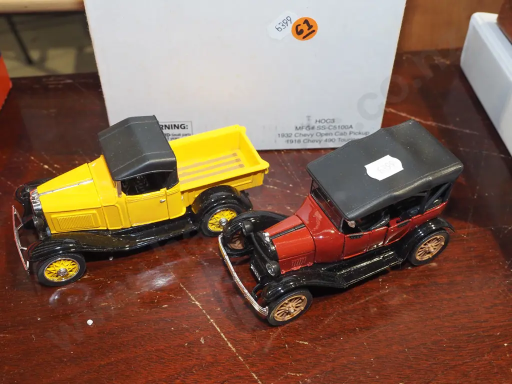 2x diecast model vehicles Image 1++