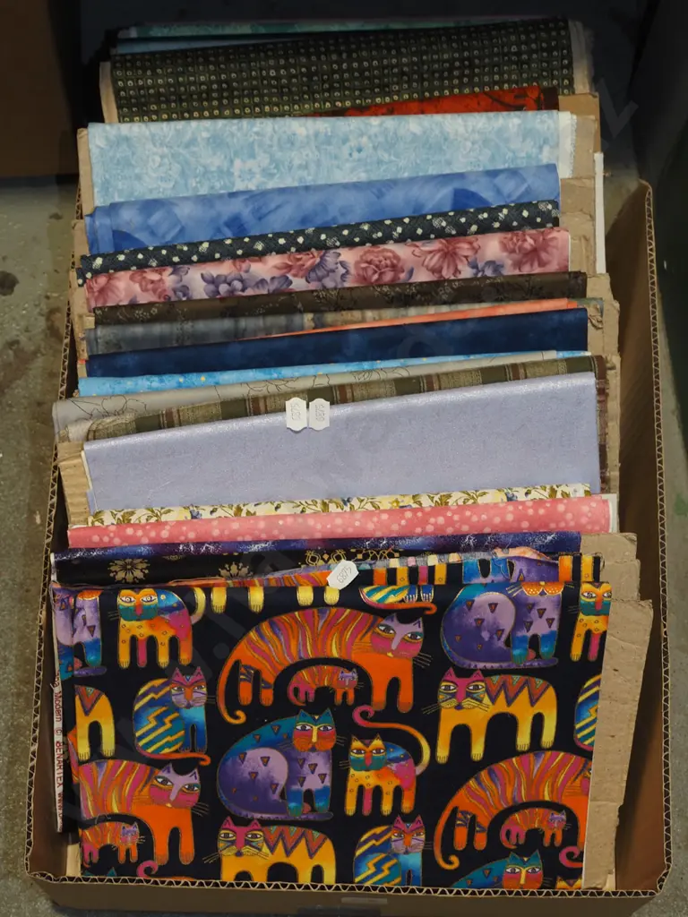 box of fabric pieces Image 1++