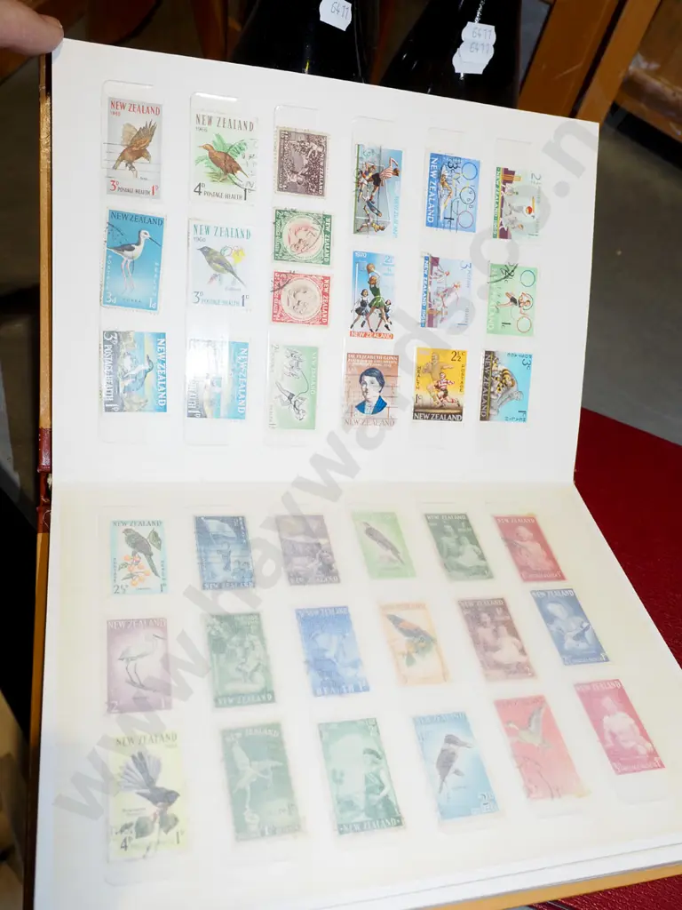 2x stamp books Image 1++