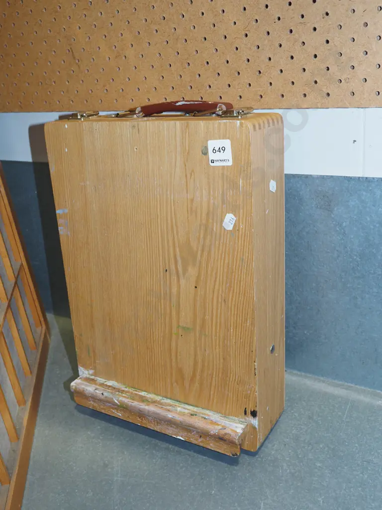 artist's supply box/easel Image 1++