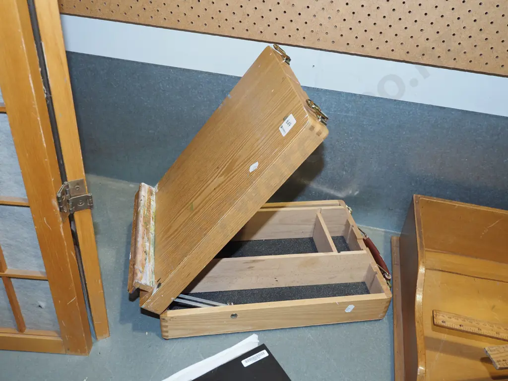 artist's supply box/easel Image 1++