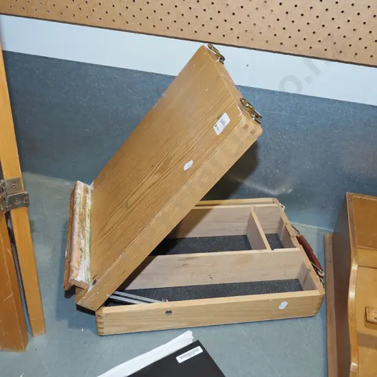 artist's supply box/easel