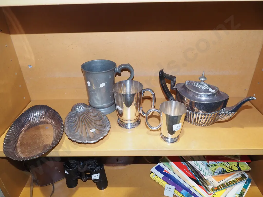 shelf plated tankards, teapot, pewter tankard H 170 etc Image 1++