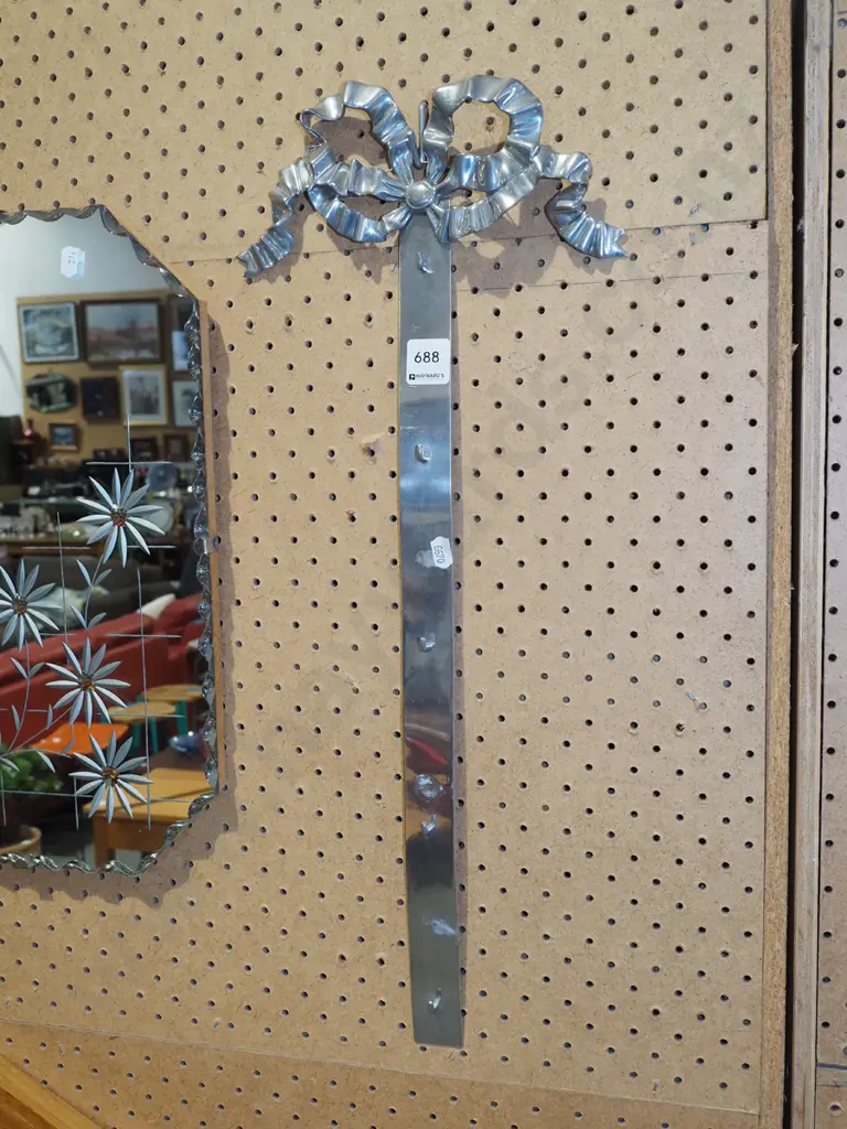 ribbon themed wall mounted key hooks Image 1++