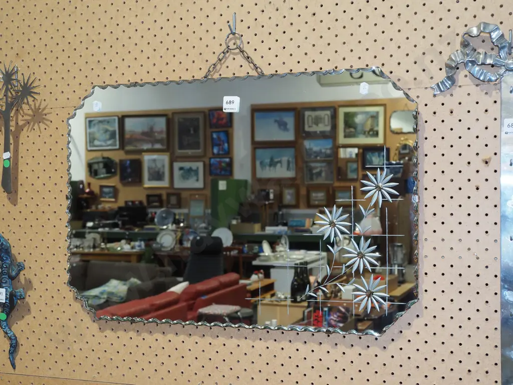 scalloped edge cut glass wall mirror diam610 Image 1++