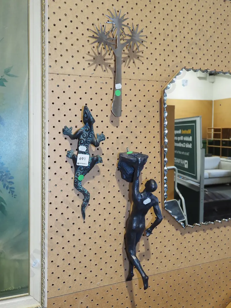 3x wall art - rock climber, gecko, cabbage tree - green dots Image 1++
