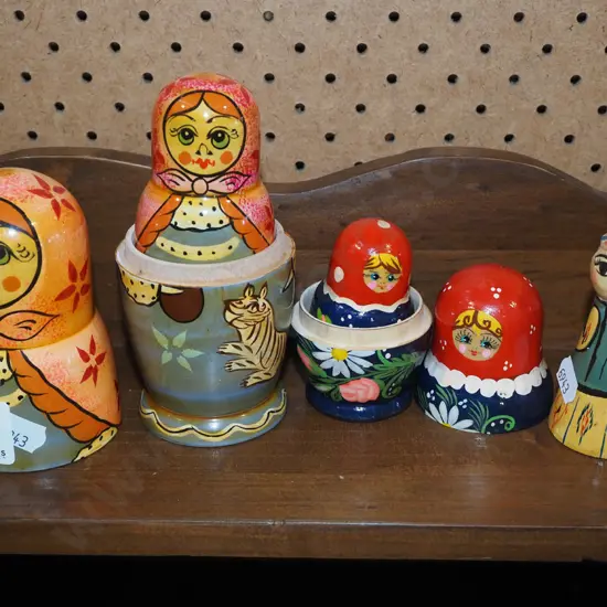 babushka dolls, 1 other doll