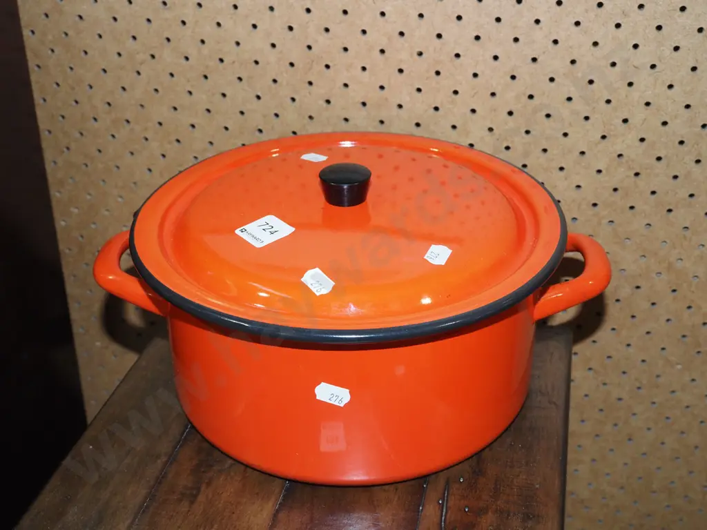 enamel pot - slight tarnishing on inside Diam250 Image 1++