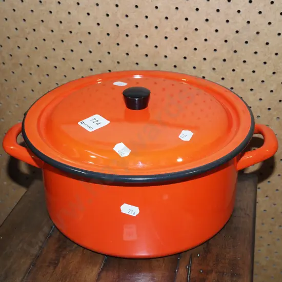 enamel pot - slight tarnishing on inside Diam250