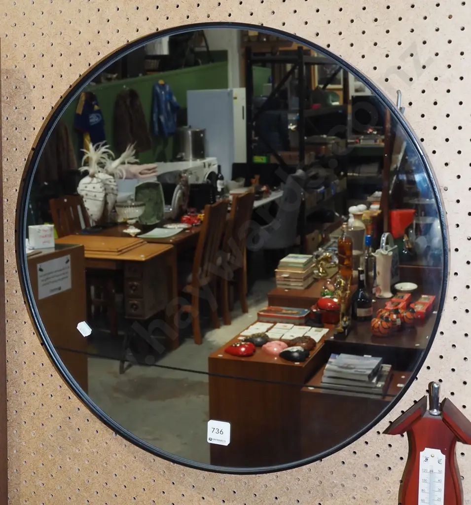 circular wall mirror Image 1++