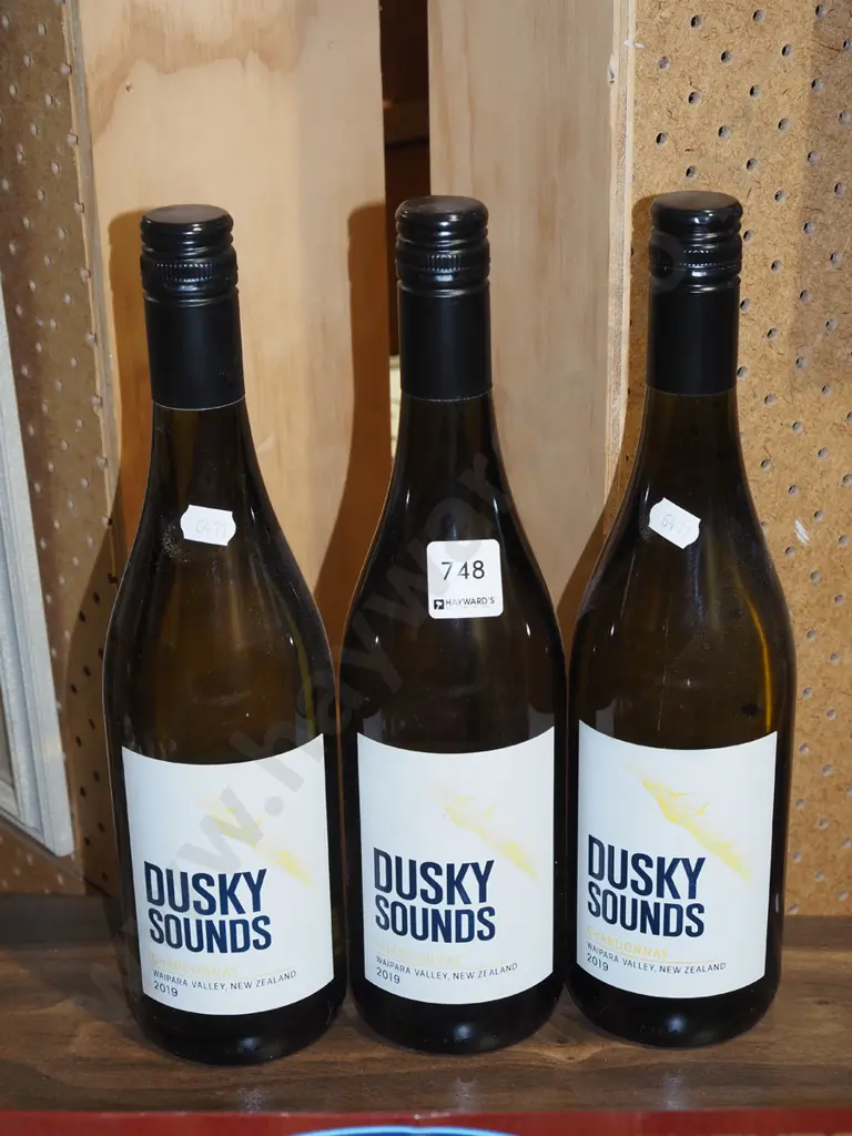 3x Dusky Sounds chardonnay 2019 Image 1++