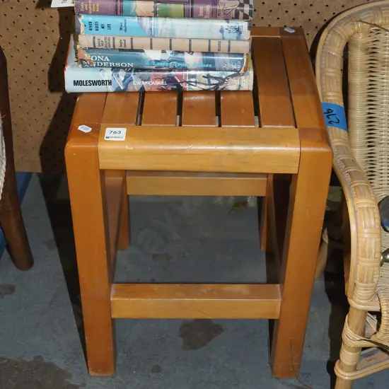 rimu stool H460