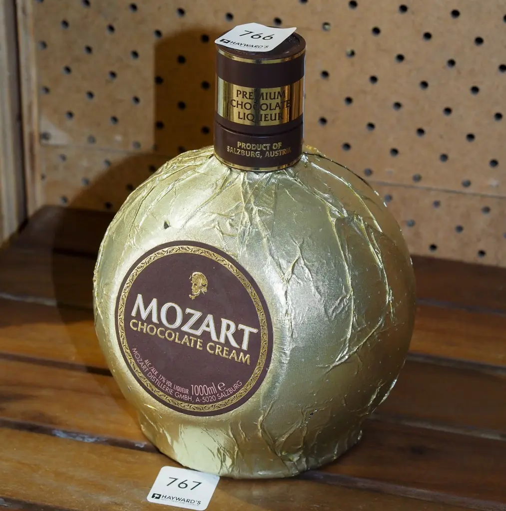 1L Mozart chcoclate cream liqueur Image 1++