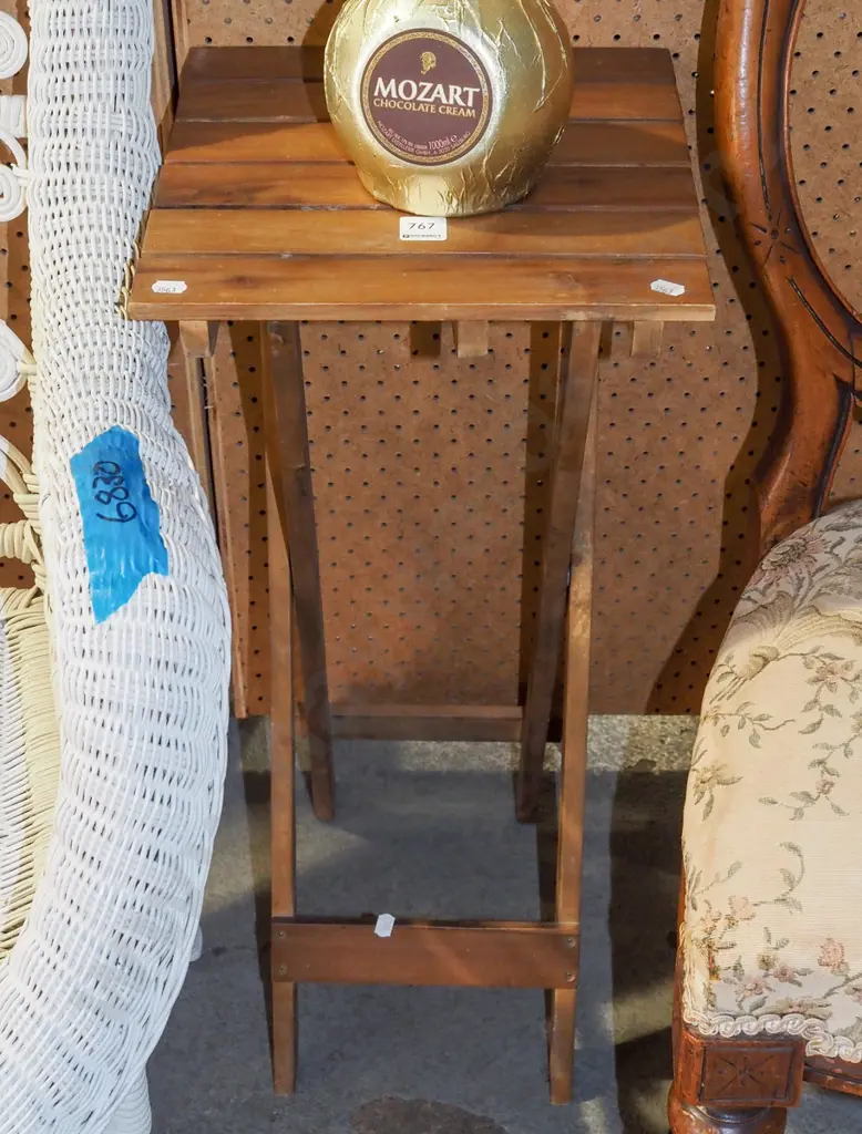 small foldaway wine table/jardiniere stand Image 1++