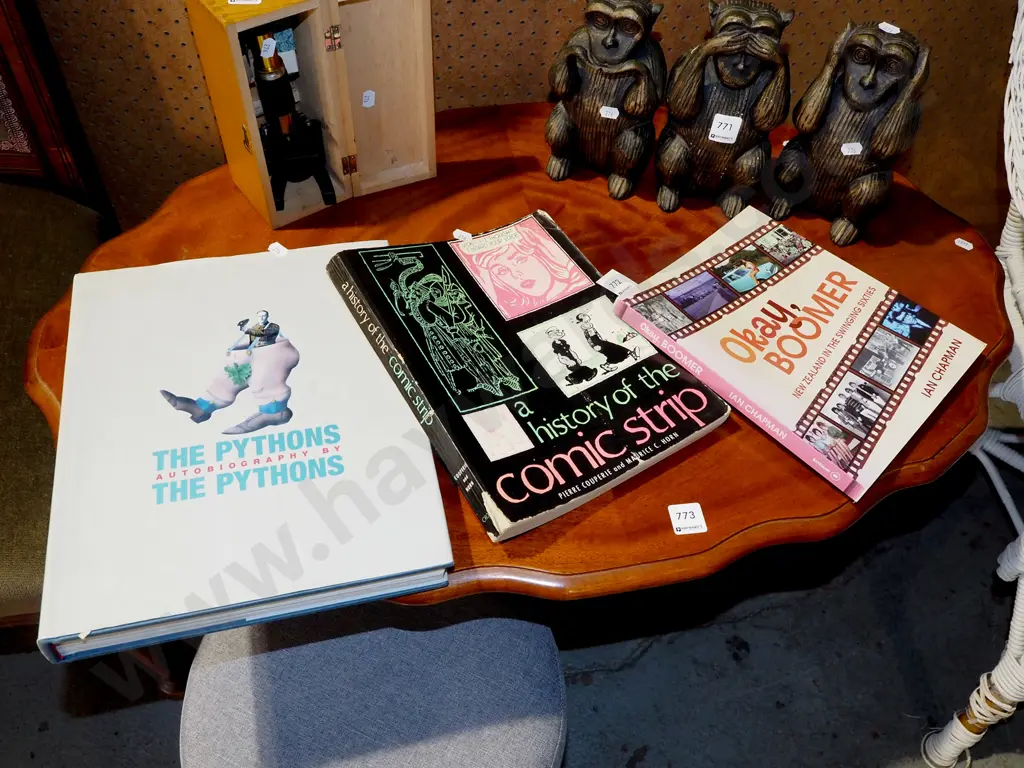 3x coffee table books Image 1++