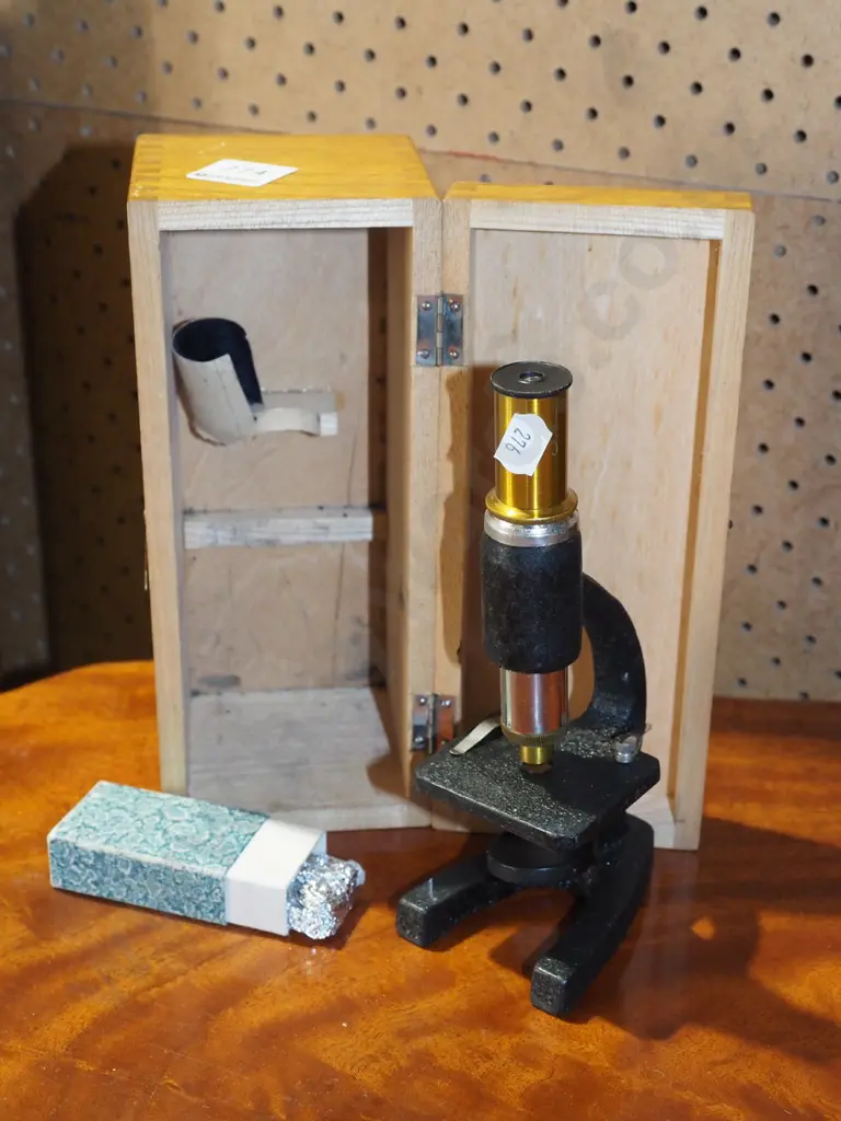 small microscope in case H210 Image 1++