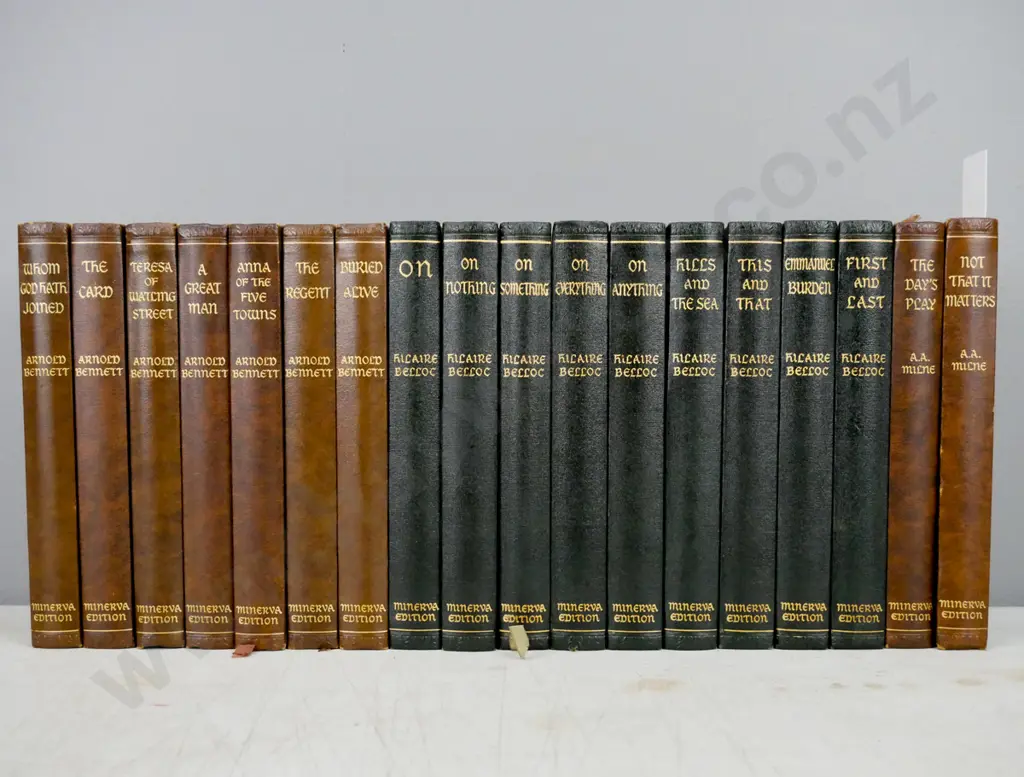 18x Minerva Editions of Modern Authors: 2x AA Milne, 7x Arnold Bennett, 9x Hilaire Belloc. Image 1++